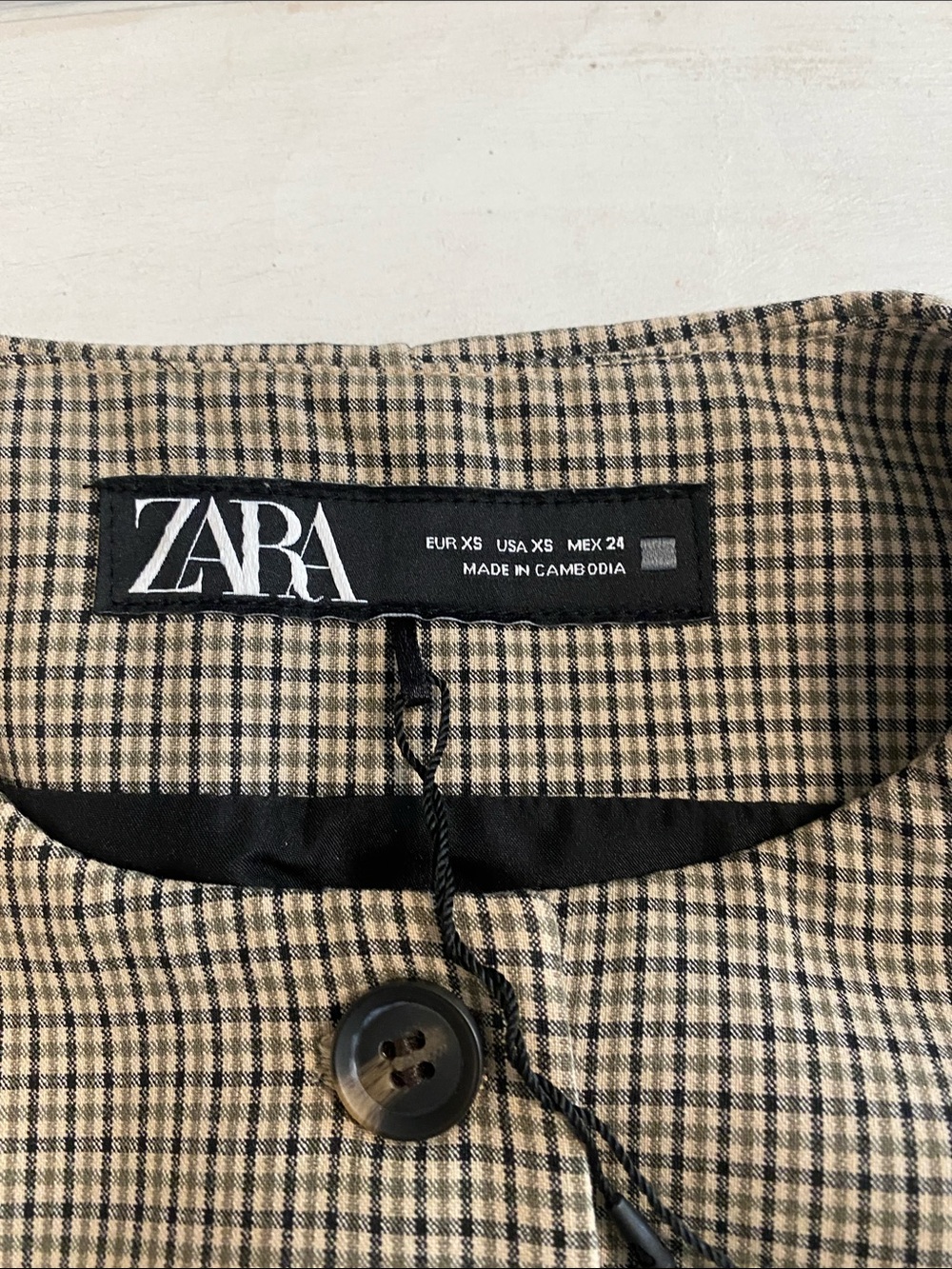 Zara Checked Button-Front Sleeveless Vest - Black & Cream - Picture 2 of 5